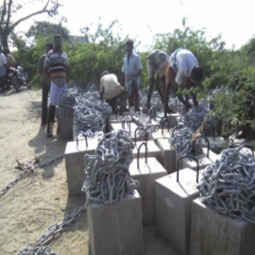 Fitting galvanised chain to the sinkers, block by block